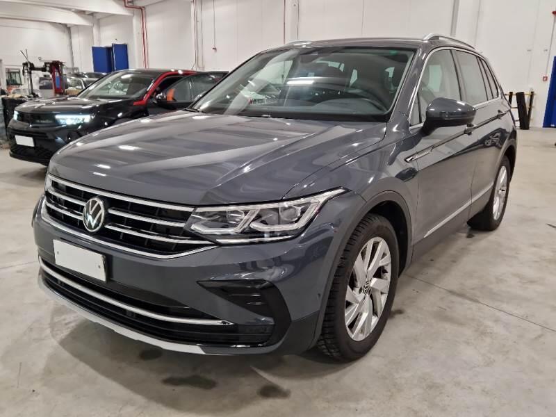 Volkswagen Tiguan-AX1-2020